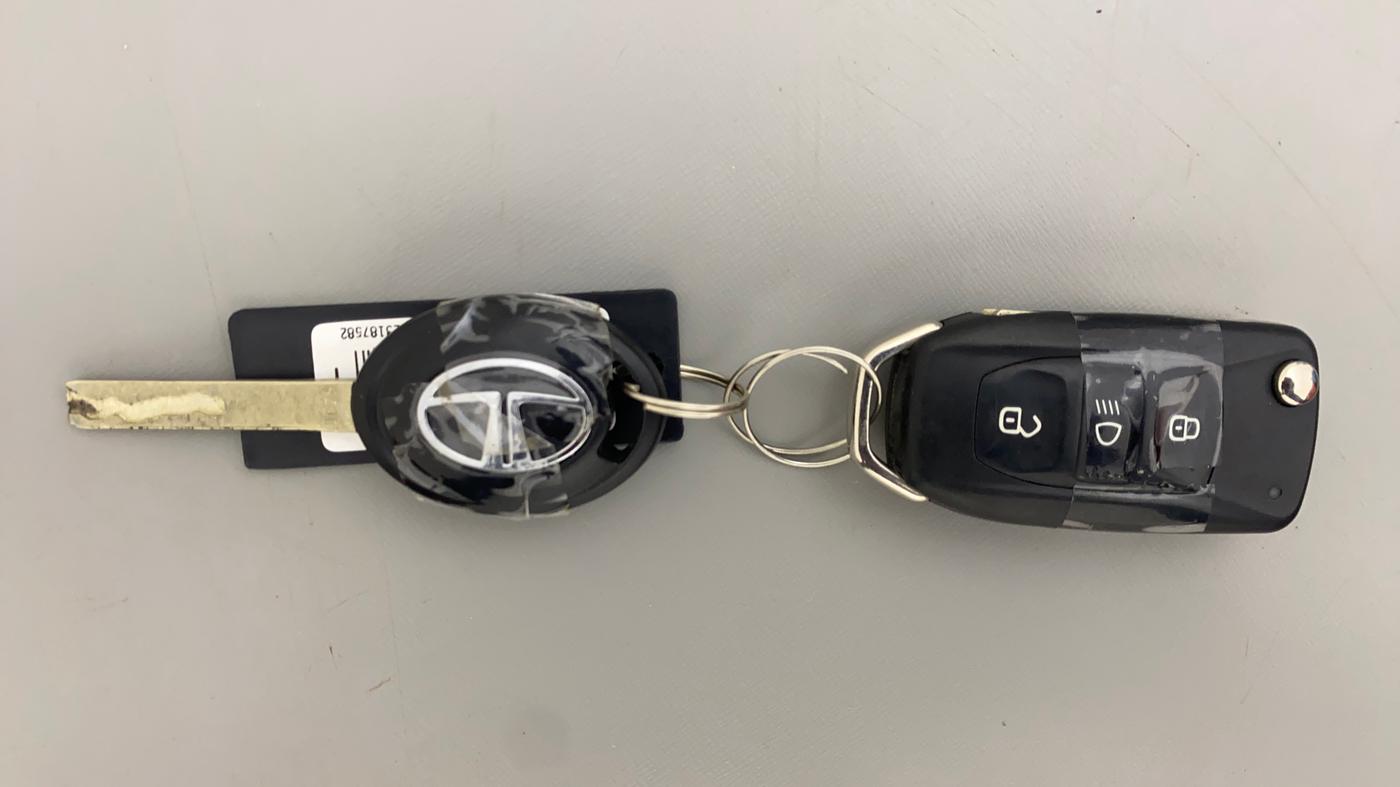 2023 Tata Tiago XZ PLUS PETROL, Petrol, Manual, 45,735 km, Key Close Up