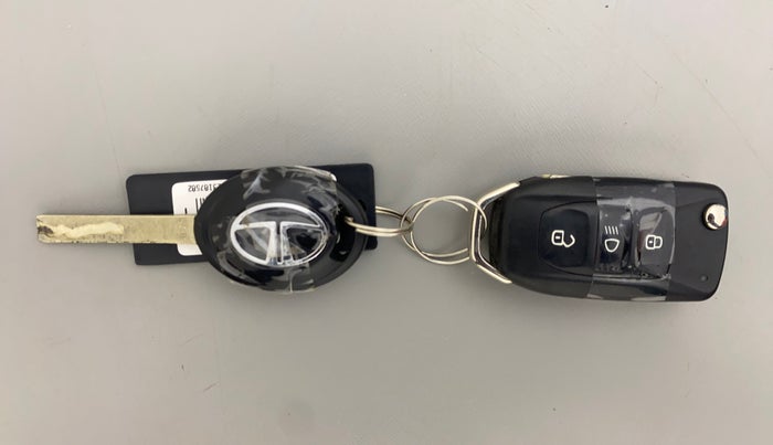 2023 Tata Tiago XZ PLUS PETROL, Petrol, Manual, 45,735 km, Key Close Up