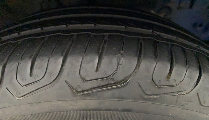 2015 Hyundai Elite i20 MAGNA 1.2, CNG, Manual, 50,166 km, Right Front Tyre Tread