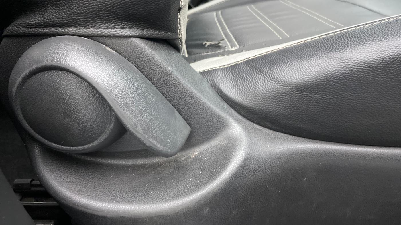 2018 Nissan Micra XL (O) CVT, Petrol, Automatic, 36,874 km, Driver Side Adjustment Panel