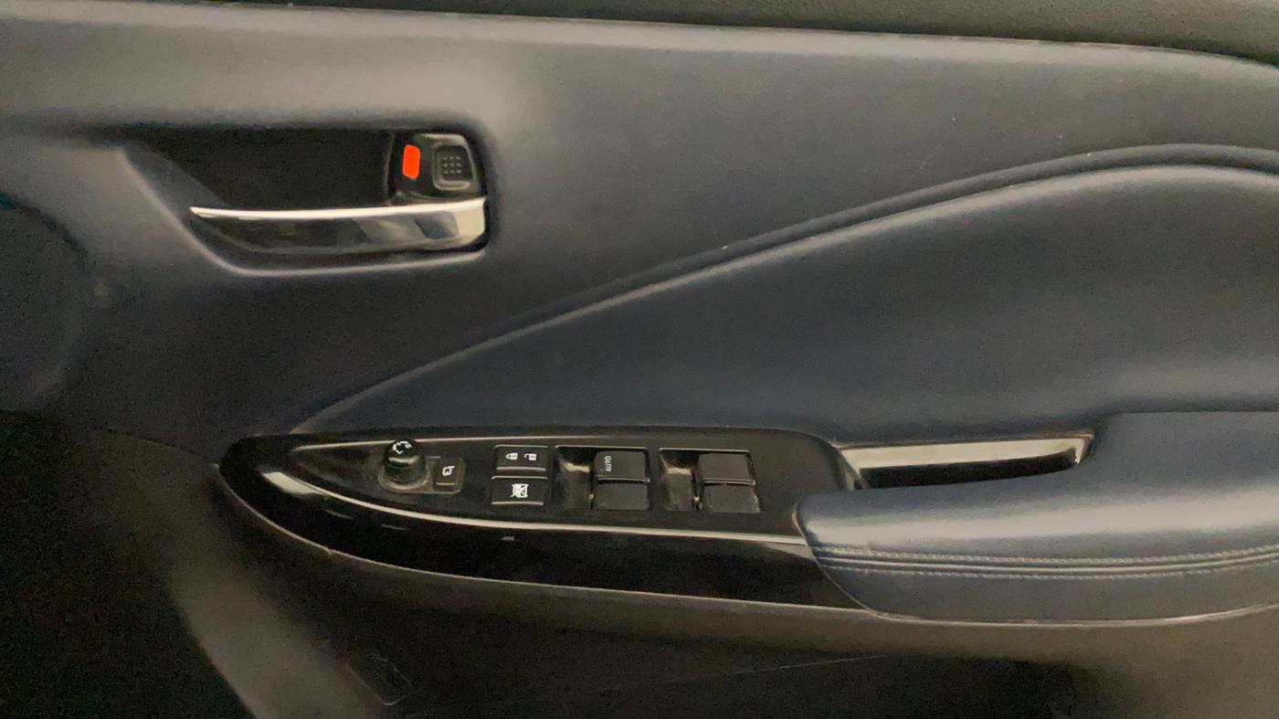 2022 Maruti Baleno ALPHA PETROL 1.2, Petrol, Manual, 77,616 km, Driver Side Door Panels Control