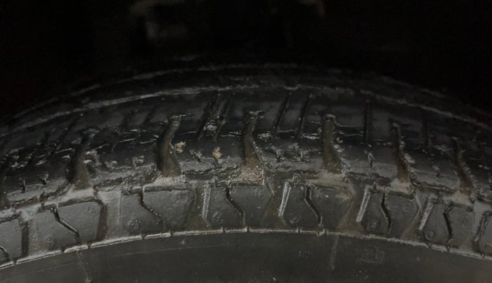 2015 Hyundai i10 MAGNA 1.1, Petrol, Manual, 68,119 km, Right Front Tyre Tread