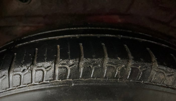 2015 Hyundai i10 MAGNA 1.1, Petrol, Manual, 68,119 km, Right Rear Tyre Tread