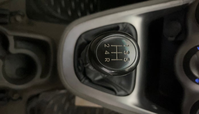 2015 Hyundai i10 MAGNA 1.1, Petrol, Manual, 68,119 km, Gear Lever