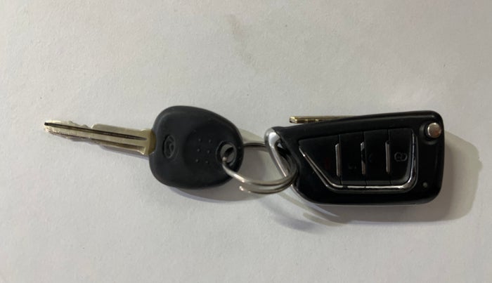 2015 Hyundai i10 MAGNA 1.1, Petrol, Manual, 68,119 km, Key Close Up