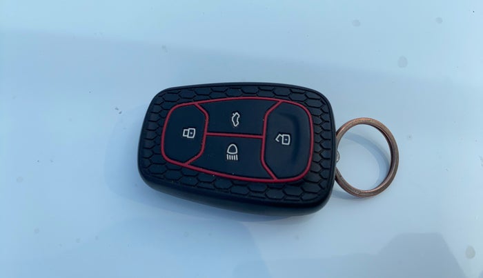 2021 Tata NEXON XZA PLUS SUNROOF PETROL, Petrol, Automatic, 31,729 km, Key Close Up