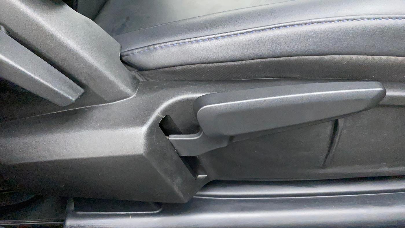 2022 Tata ALTROZ XZ PLUS PETROL DARK EDITION, Petrol, Manual, 30,801 km, Driver Side Adjustment Panel