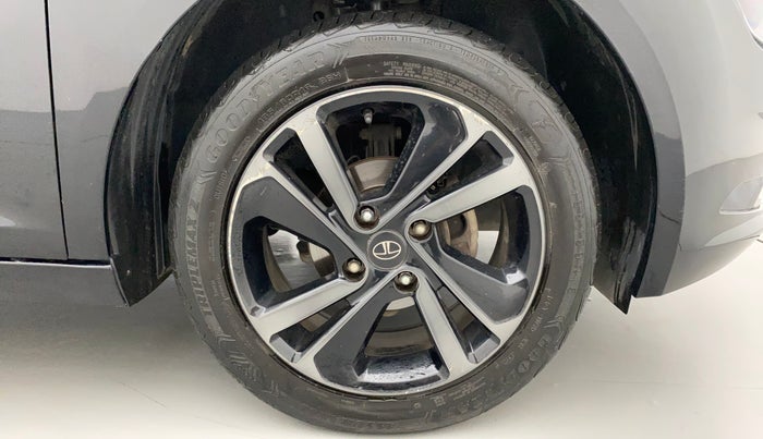 2022 Tata ALTROZ XZ PLUS PETROL DARK EDITION, Petrol, Manual, 30,801 km, Right Front Wheel