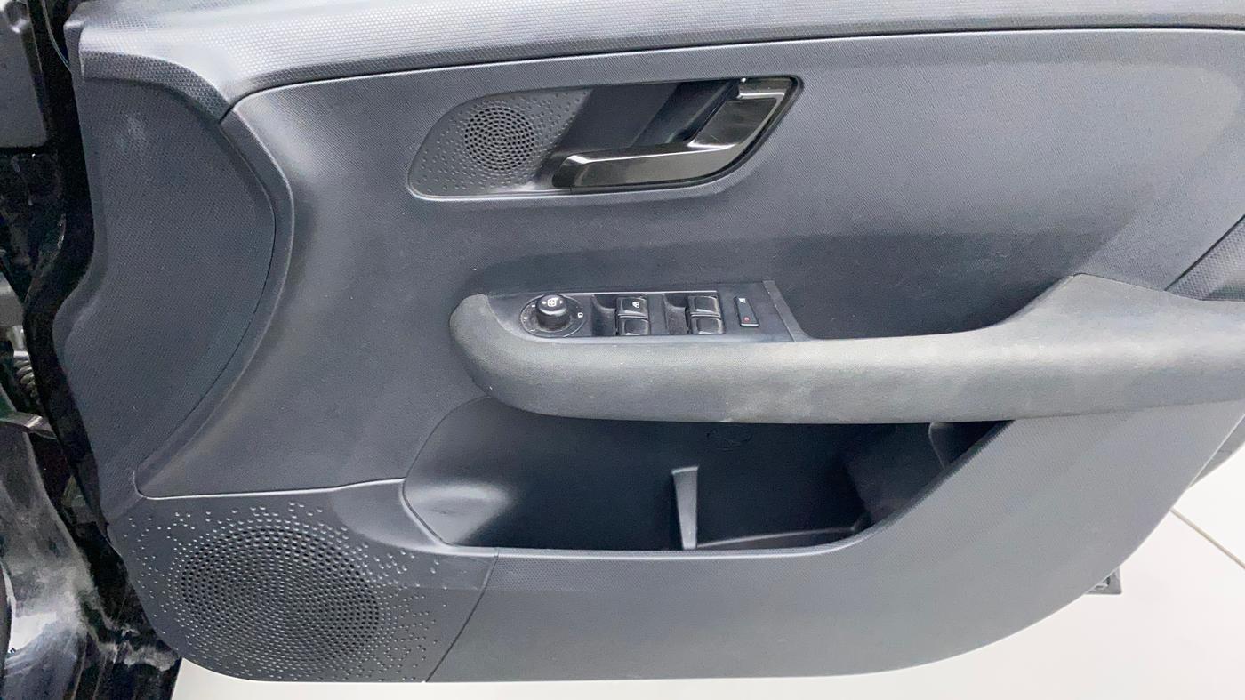 2022 Tata ALTROZ XZ PLUS PETROL DARK EDITION, Petrol, Manual, 30,801 km, Driver Side Door Panels Control