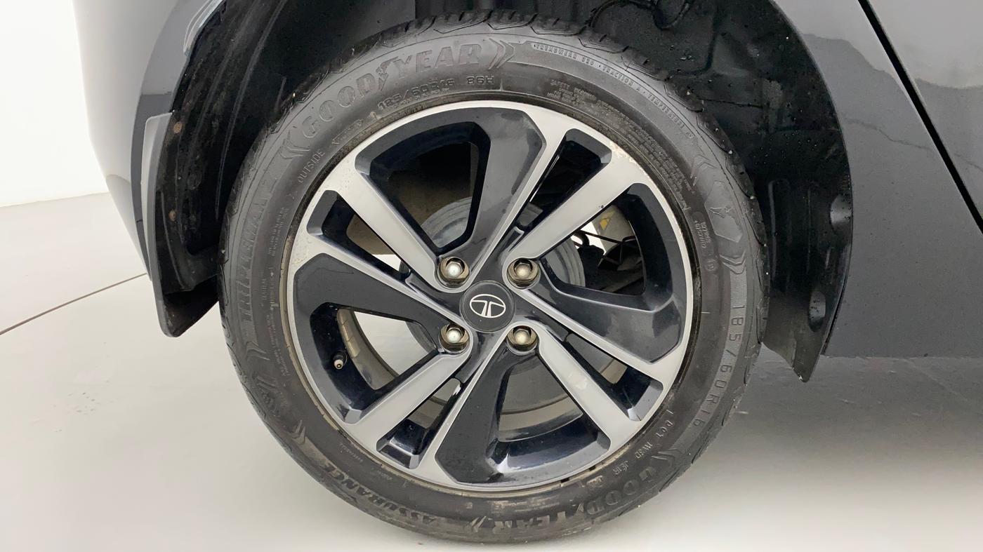 2022 Tata ALTROZ XZ PLUS PETROL DARK EDITION, Petrol, Manual, 30,801 km, Right Rear Wheel