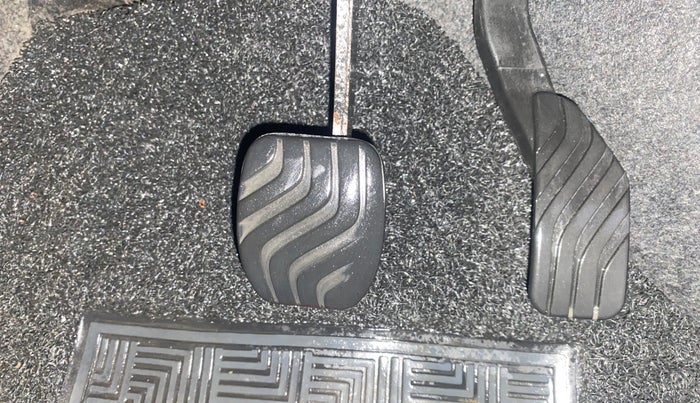 2019 Renault Kwid RXT 1.0 AMT (O), Petrol, Automatic, 33,271 km, Pedals