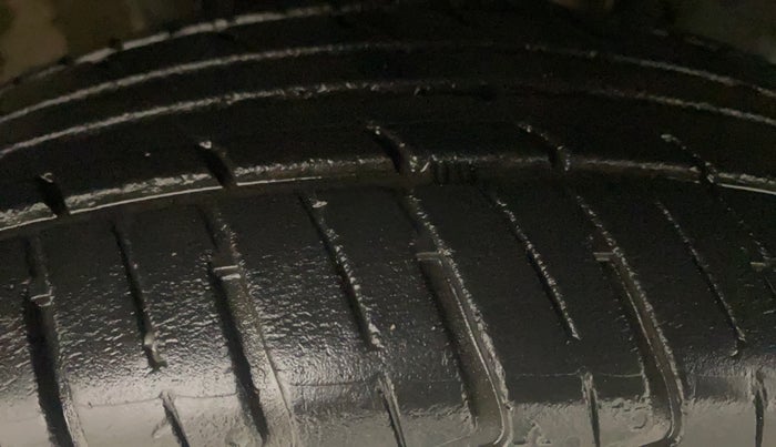 2019 Renault Kwid RXT 1.0 AMT (O), Petrol, Automatic, 33,271 km, Right Front Tyre Tread