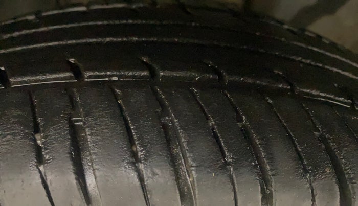 2019 Renault Kwid RXT 1.0 AMT (O), Petrol, Automatic, 33,271 km, Left Front Tyre Tread