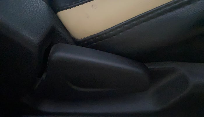 2019 Renault Kwid RXT 1.0 AMT (O), Petrol, Automatic, 33,271 km, Driver Side Adjustment Panel