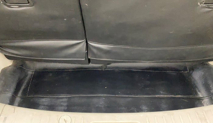 2019 Mahindra MARAZZO M4 8 STR, Diesel, Manual, 73,866 km, Boot Inside