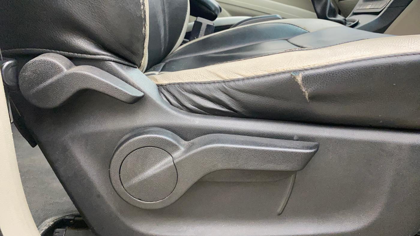 2019 Mahindra MARAZZO M4 8 STR, Diesel, Manual, 73,769 km, Driver Side Adjustment Panel