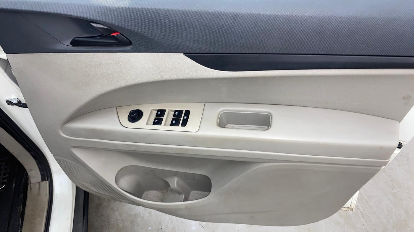 2019 Mahindra MARAZZO M4 8 STR, Diesel, Manual, 73,769 km, Driver Side Door Panels Control