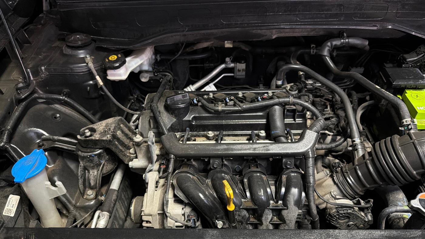 2024 Hyundai VENUE S 1.2, Petrol, Manual, 73,858 km, Engine View - Right