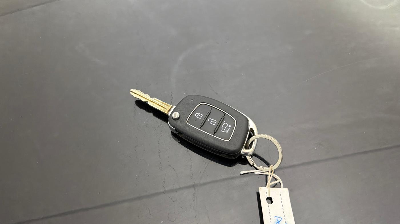 2024 Hyundai VENUE S 1.2, Petrol, Manual, 73,858 km, Key Close Up