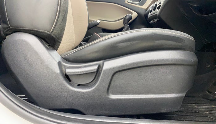 2016 Hyundai Elite i20 MAGNA 1.2, Petrol, Manual, 9,420 km, Driver Side Adjustment Panel