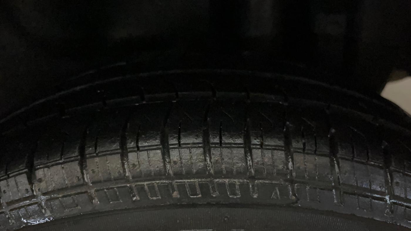 2016 Maruti Swift Dzire VXI, CNG, Manual, 75,510 km, Left Rear Tyre Tread