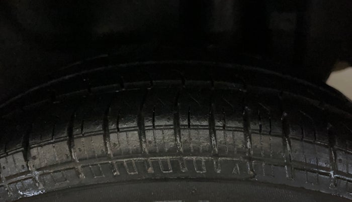 2016 Maruti Swift Dzire VXI, CNG, Manual, 76,983 km, Left Rear Tyre Tread