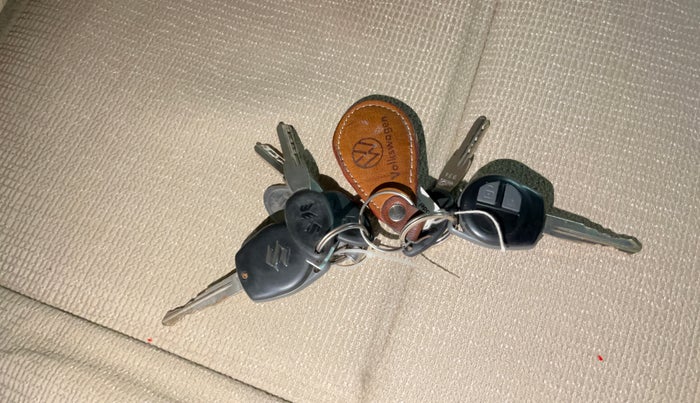 2016 Maruti Swift Dzire VXI, CNG, Manual, 76,983 km, Key Close Up