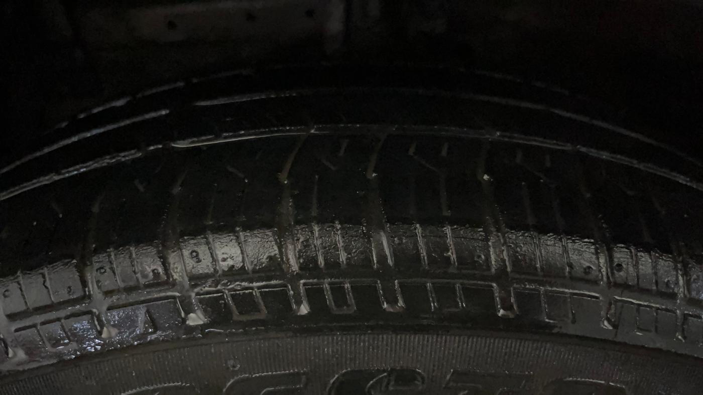2016 Maruti Swift Dzire VXI, CNG, Manual, 75,510 km, Left Front Tyre Tread