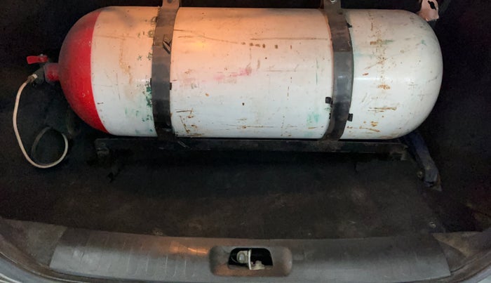 2016 Maruti Swift Dzire VXI, CNG, Manual, 76,983 km, Boot Inside