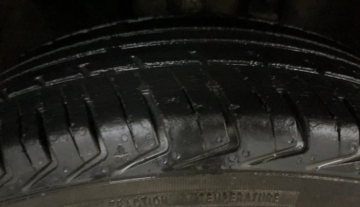 2017 Renault Kwid RXL, Petrol, Manual, 59,888 km, Right Front Tyre Tread