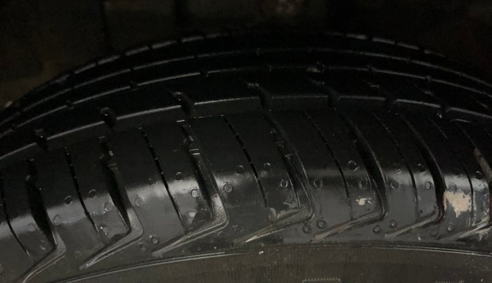 2017 Renault Kwid RXL, Petrol, Manual, 59,888 km, Left Front Tyre Tread