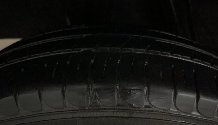 2017 Renault Kwid RXL, Petrol, Manual, 59,888 km, Right Rear Tyre Tread