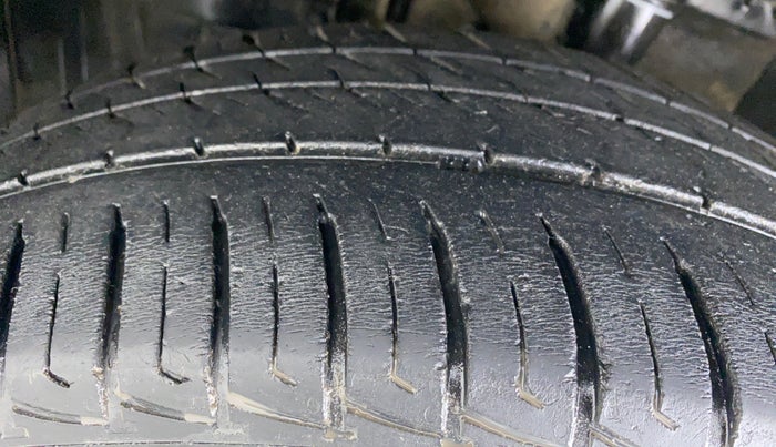 2019 Maruti Vitara Brezza VDI, Diesel, Manual, 39,210 km, Left Front Tyre Tread