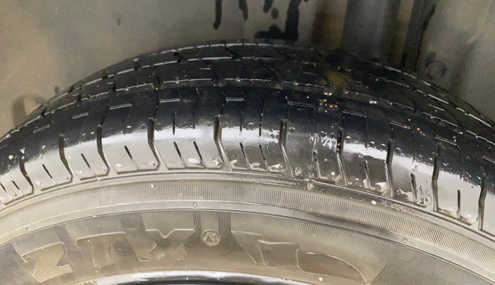 2012 Maruti Swift VXI, Petrol, Manual, 93,679 km, Left Rear Tyre Tread