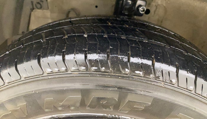 2012 Maruti Swift VXI, Petrol, Manual, 93,679 km, Left Front Tyre Tread