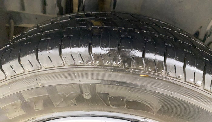 2012 Maruti Swift VXI, Petrol, Manual, 93,679 km, Right Rear Tyre Tread