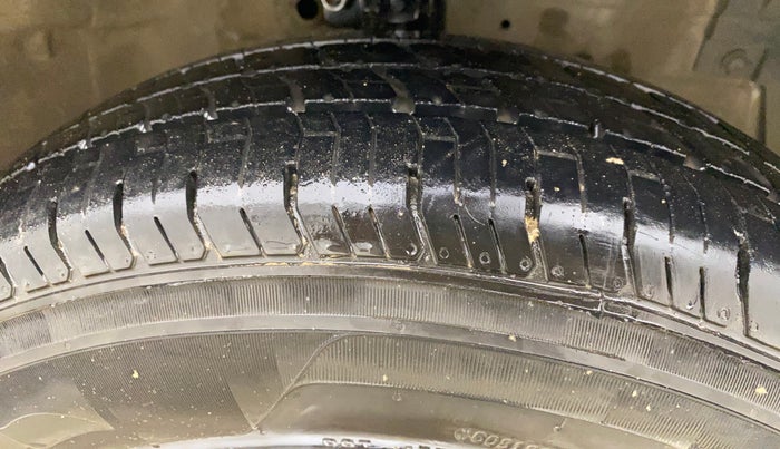 2012 Maruti Swift VXI, Petrol, Manual, 93,679 km, Right Front Tyre Tread