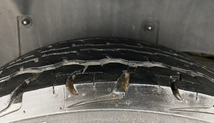 2018 Mahindra TUV300 T10, Diesel, Manual, 36,250 km, Right Rear Tyre Tread