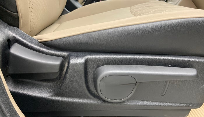 2018 Mahindra TUV300 T10, Diesel, Manual, 36,250 km, Driver Side Adjustment Panel