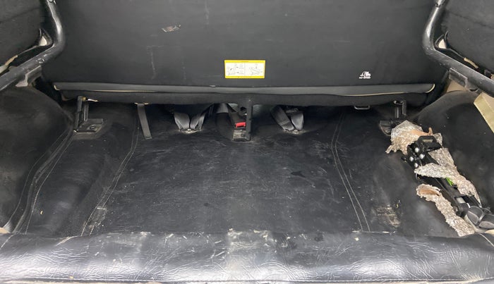 2018 Mahindra TUV300 T10, Diesel, Manual, 36,250 km, Boot Inside