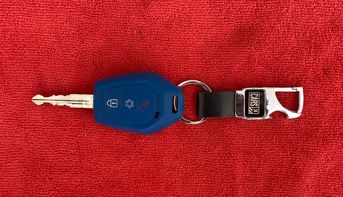 2018 Mahindra TUV300 T10, Diesel, Manual, 36,250 km, Key Close Up