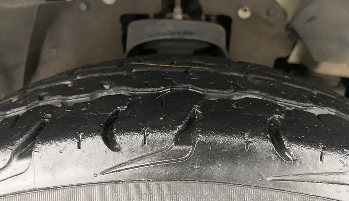 2018 Mahindra TUV300 T10, Diesel, Manual, 36,250 km, Right Front Tyre Tread