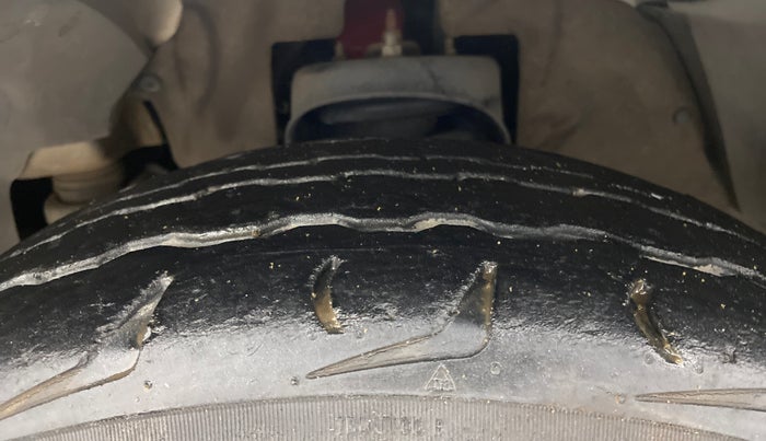 2018 Mahindra TUV300 T10, Diesel, Manual, 36,250 km, Left Front Tyre Tread