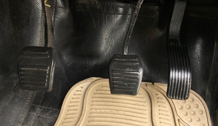 2018 Mahindra TUV300 T10, Diesel, Manual, 36,250 km, Pedals