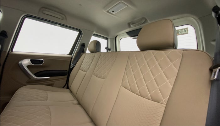 2018 Mahindra TUV300 T10, Diesel, Manual, 36,250 km, Right Side Rear Door Cabin