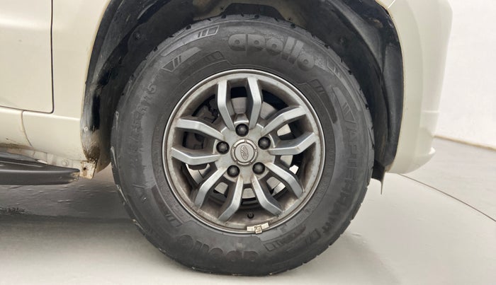 2018 Mahindra TUV300 T10, Diesel, Manual, 36,250 km, Right Front Wheel