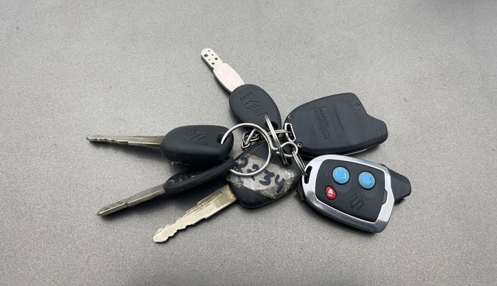 2018 Maruti Dzire LXI, Petrol, Manual, 65,881 km, Key Close Up