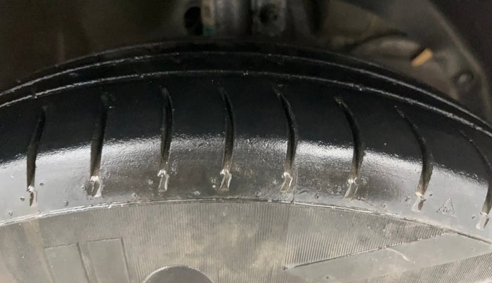 2018 Maruti Dzire LXI, Petrol, Manual, 65,881 km, Right Front Tyre Tread