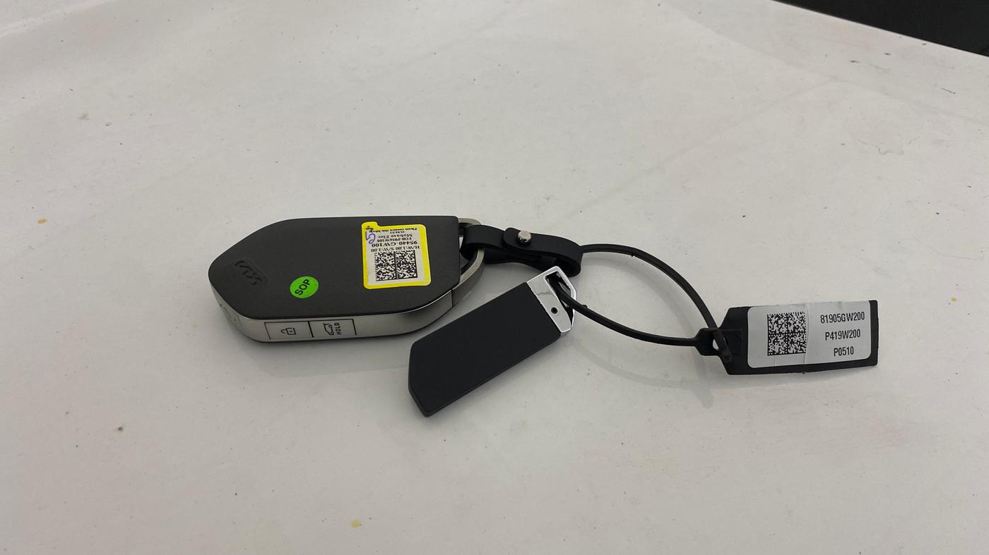 2025 KIA SYROS HTX Plus (O) 1.0 Turbo 7DCT, Petrol, Automatic, 4,323 km, Key Close Up