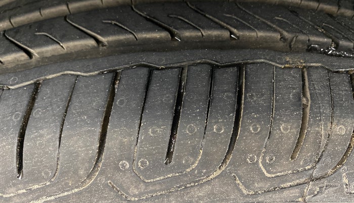 2016 Ford Ecosport TITANIUM 1.5L PETROL AT, Petrol, Automatic, 55,017 km, Left Rear Tyre Tread